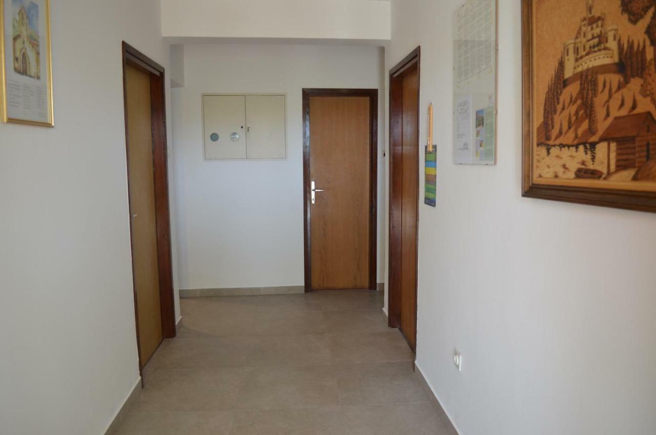 Apartments Mare Malinska Εξωτερικό φωτογραφία